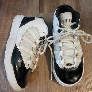 White Black Purple Toddler Size 9 Air Jordan Max Aura  AQ9215-121